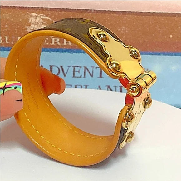 Louis Vuitton Gold and Brown Bracelet never worn - Picture 10 of 12